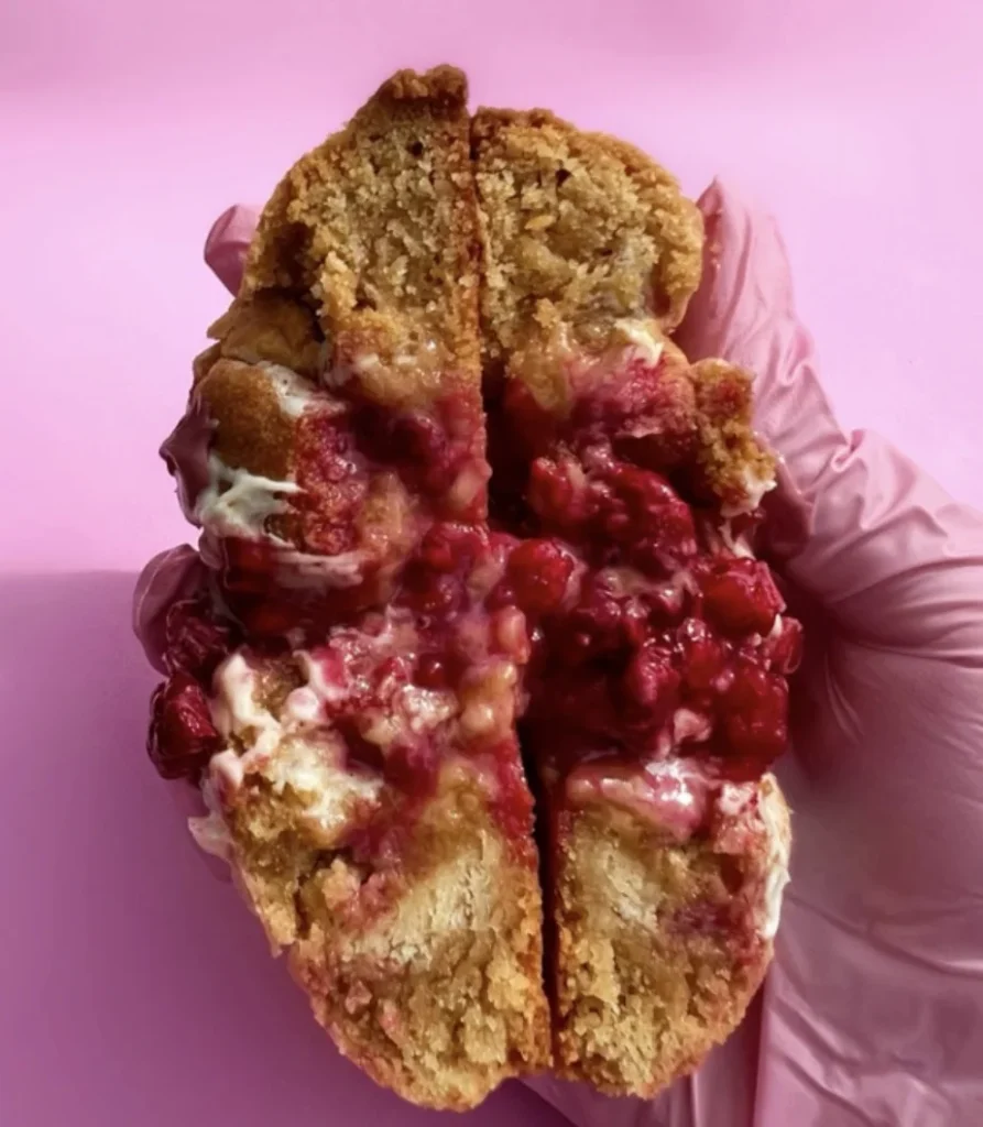 Chewy Framboise, cookie coupé aux framboises fondantes